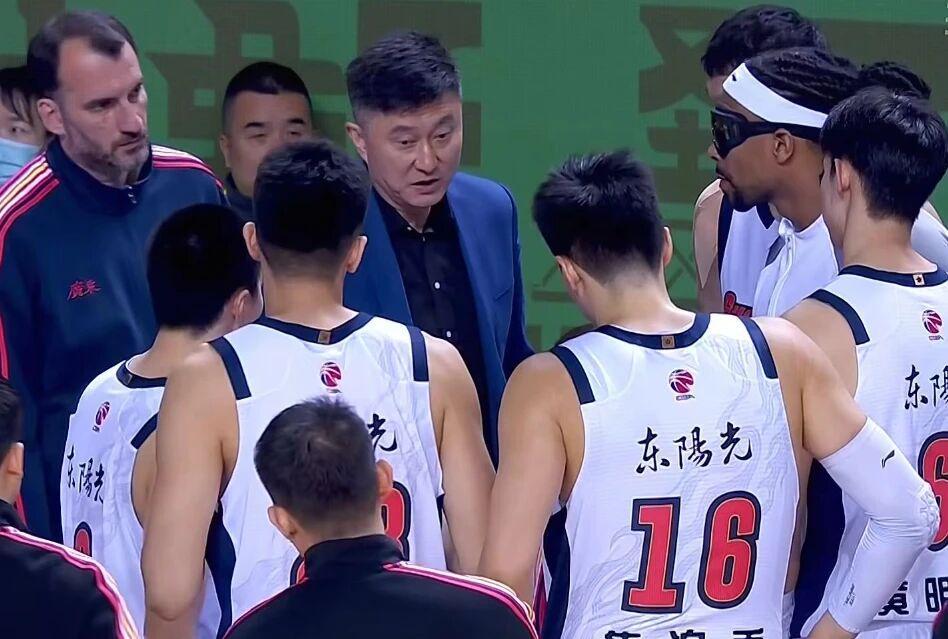 乐鱼体育-广东男篮引发众怒，许利民确定北京换外援，徐昕成篮板王和封盖王